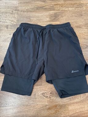 Men’s athletic shirts. Size S
